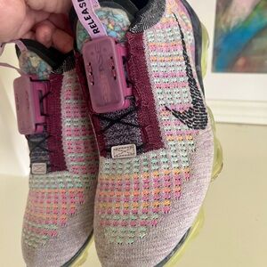 NIKE multicolor Knit women Sneakers US7